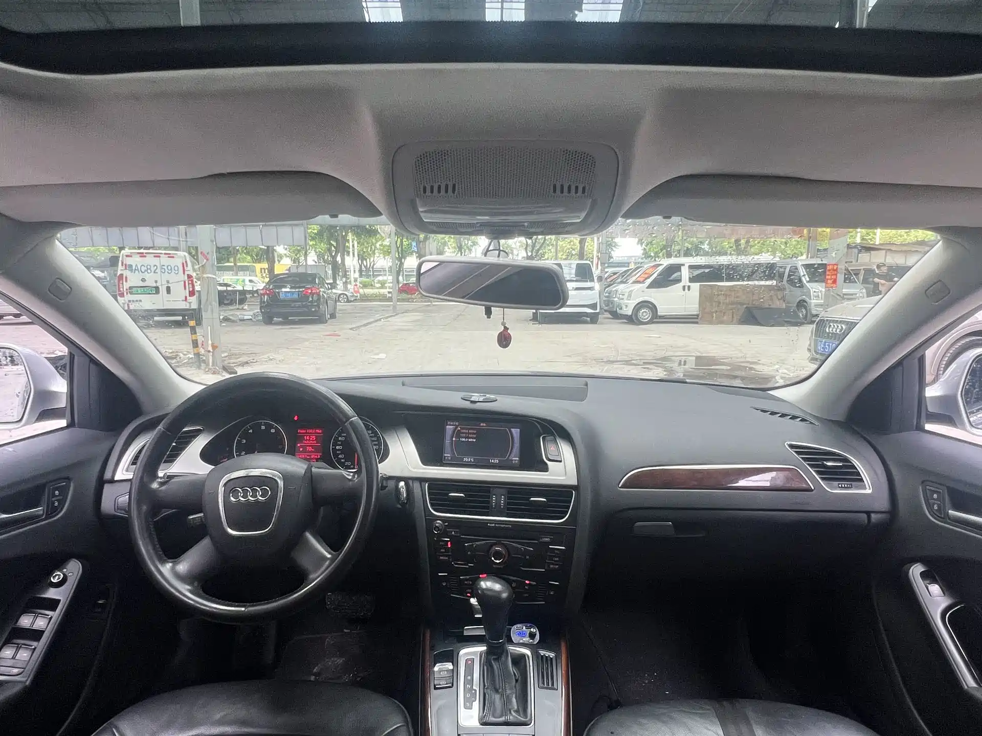 Фото 8 - Audi A4L
