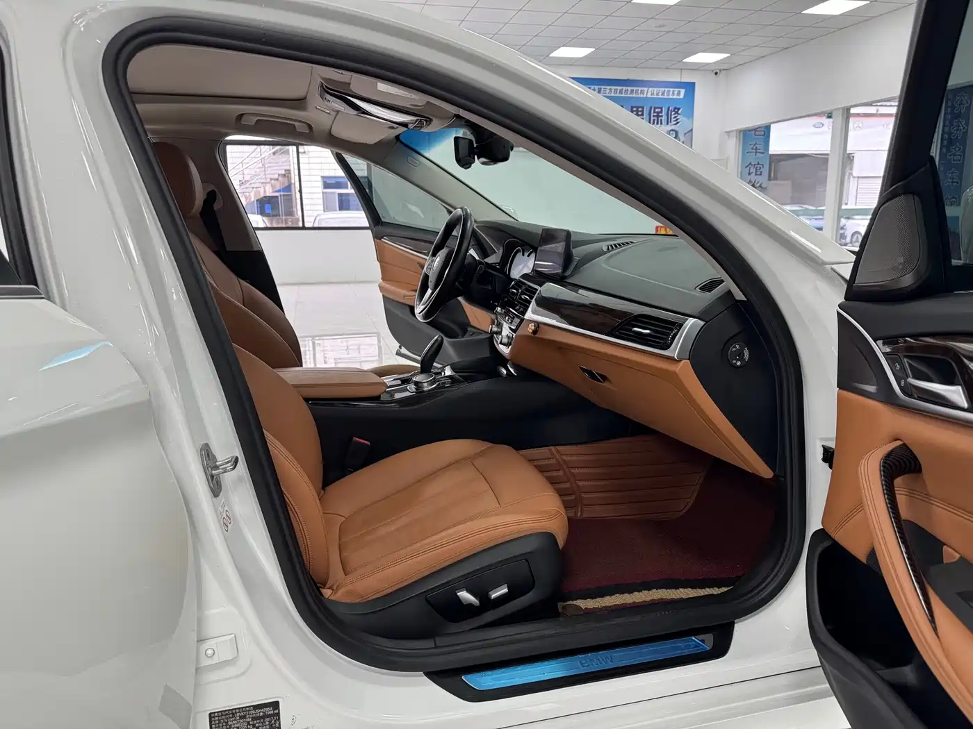 BMW 5 Series 2018 528Li Launch Special Edition фото 9