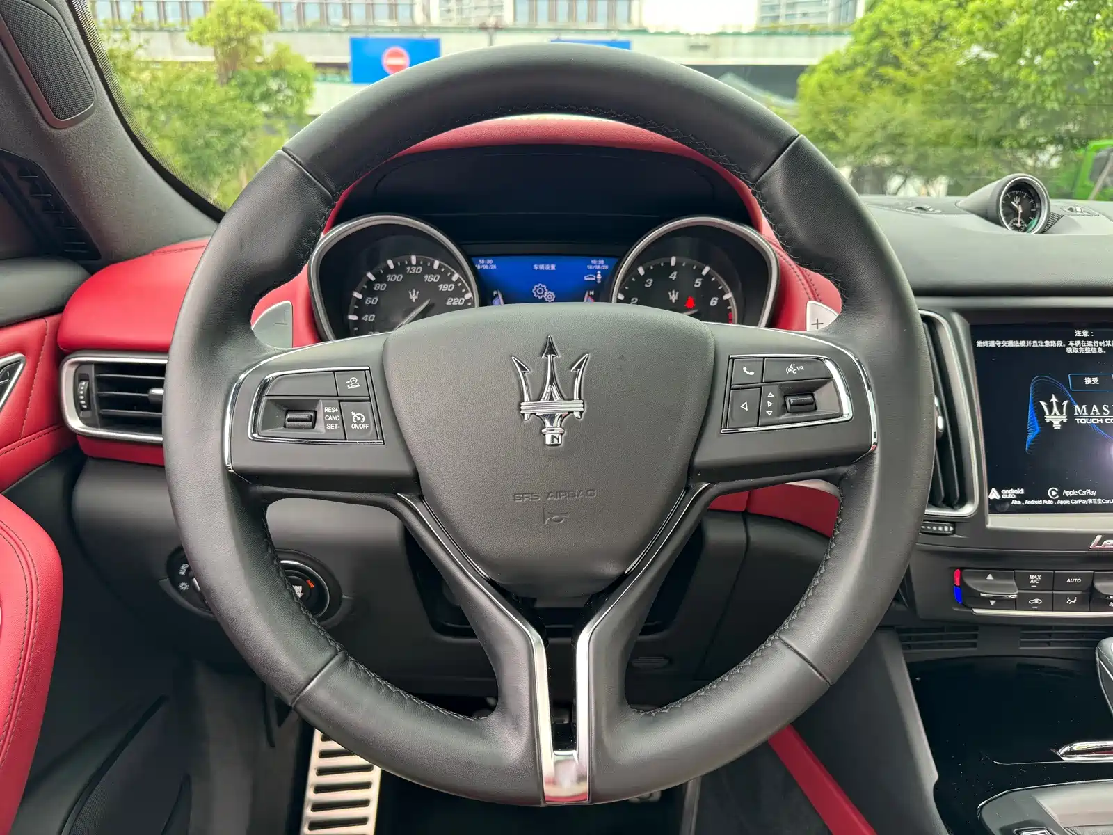 Photo 9 - Maserati Levante