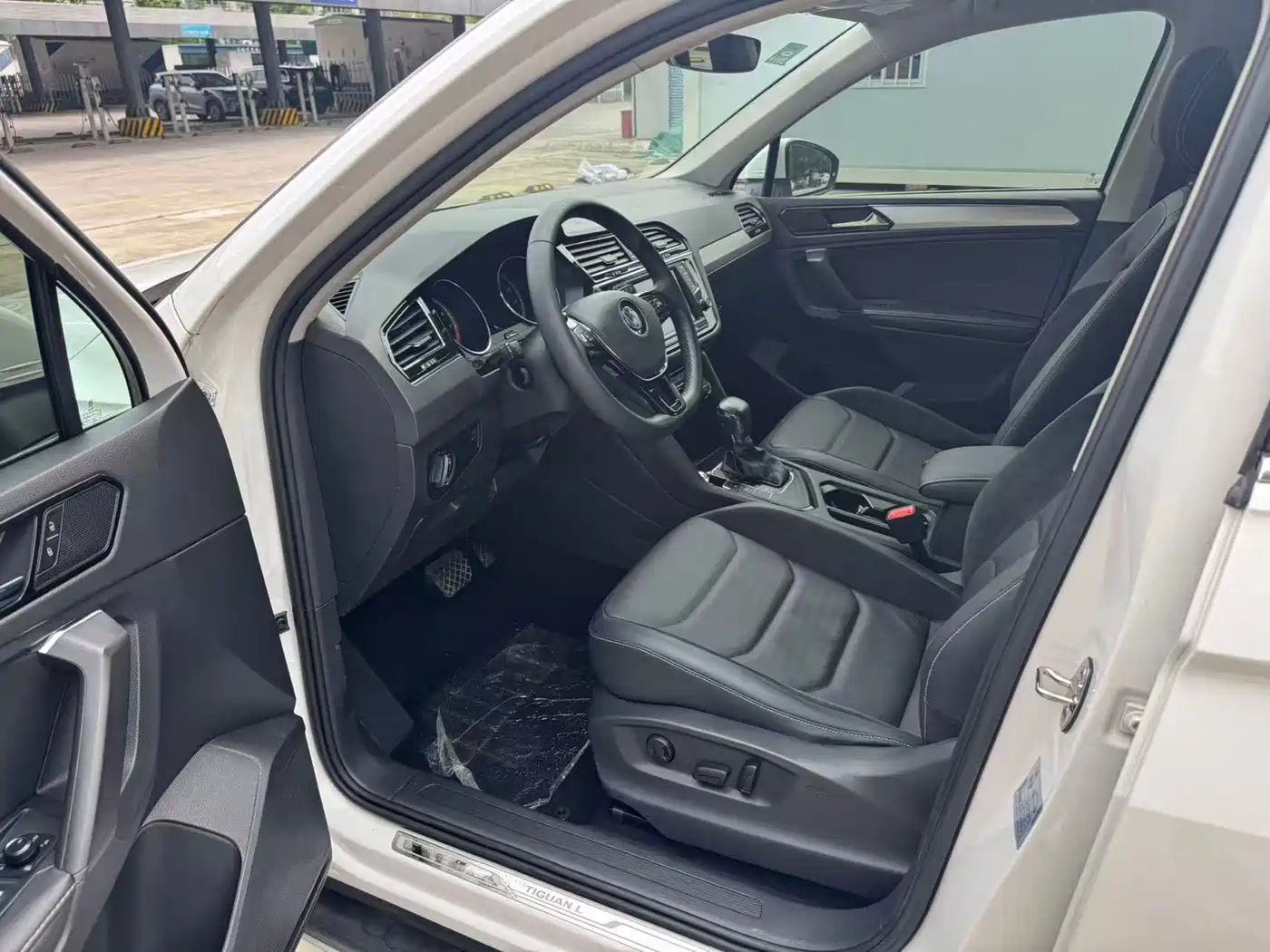Volkswagen Tiguan L 2017 330TSI Automatic 2WD Luxury Edition фото 6