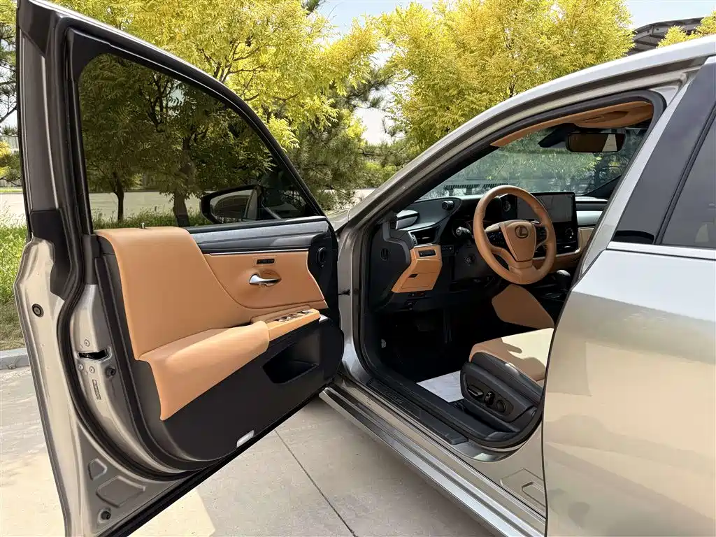 Lexus ES 2025 2025 200 Ultimate Edition