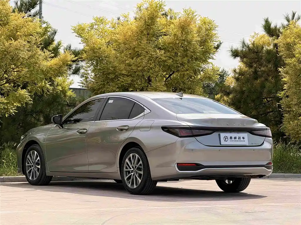 Lexus ES 2025 2025 200 Ultimate Edition