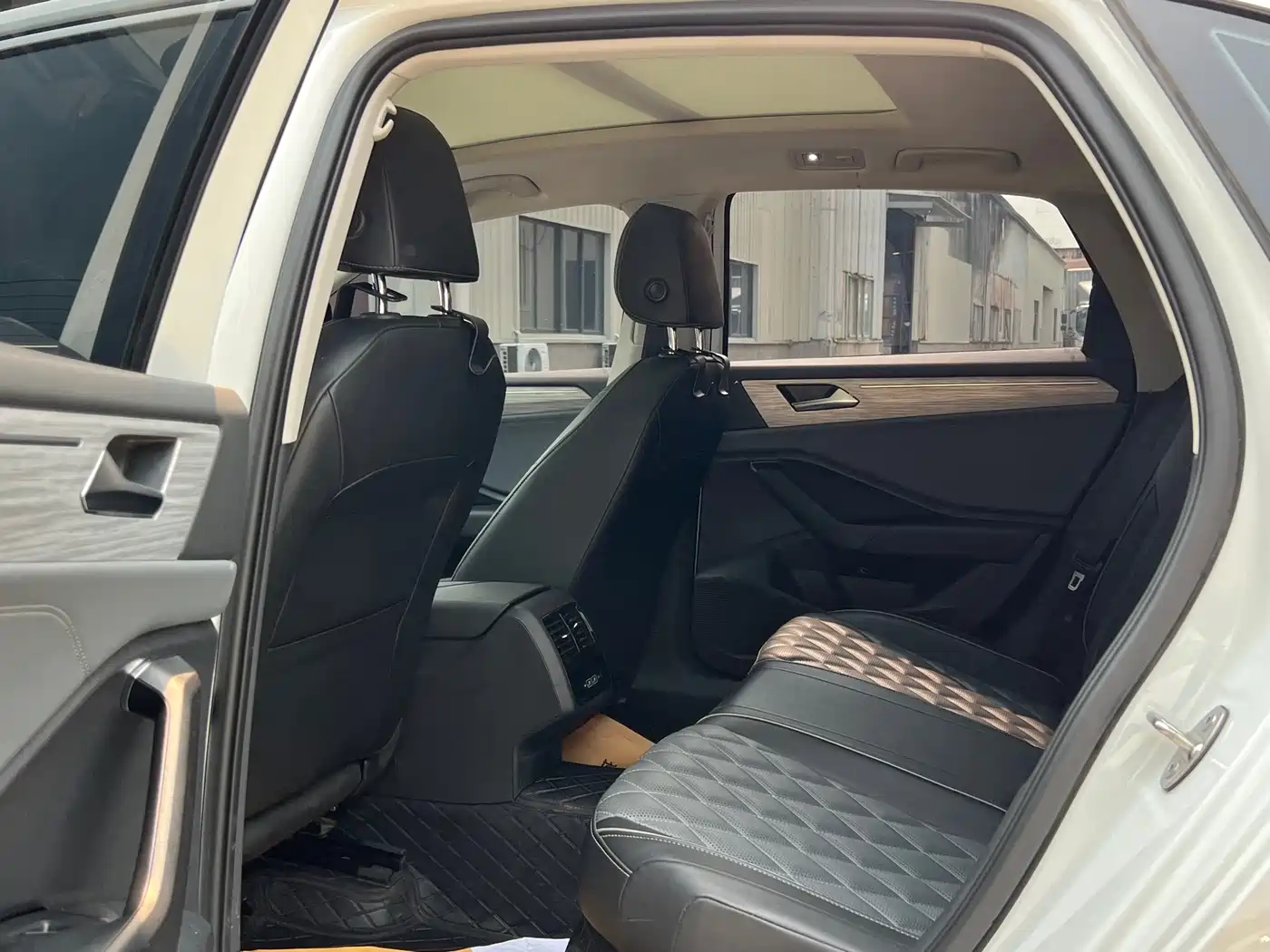 Volkswagen Sagitar 2024 300TSI DSG Surpass Edition фото 19