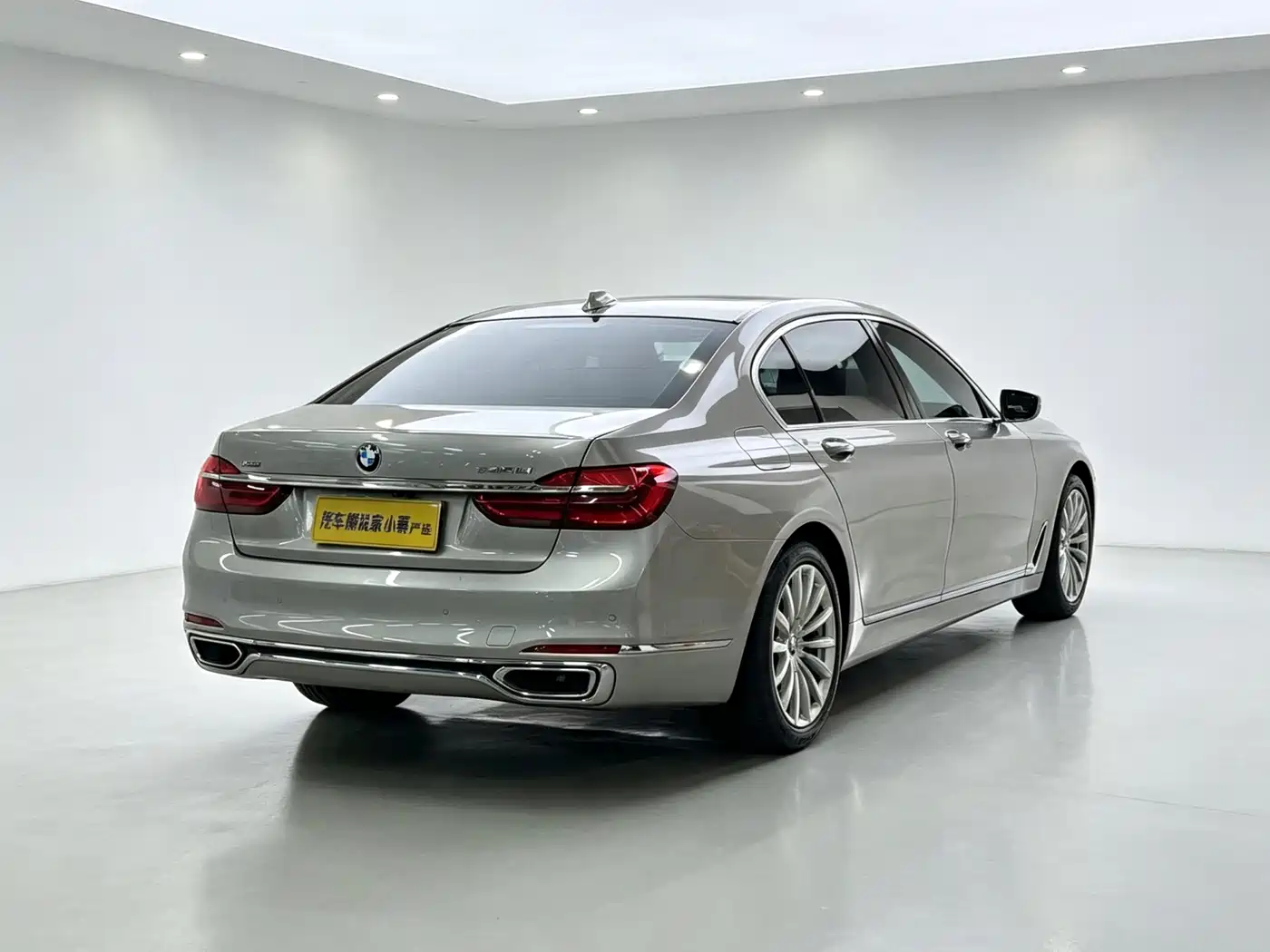 Photo 9 - BMW 7 Series