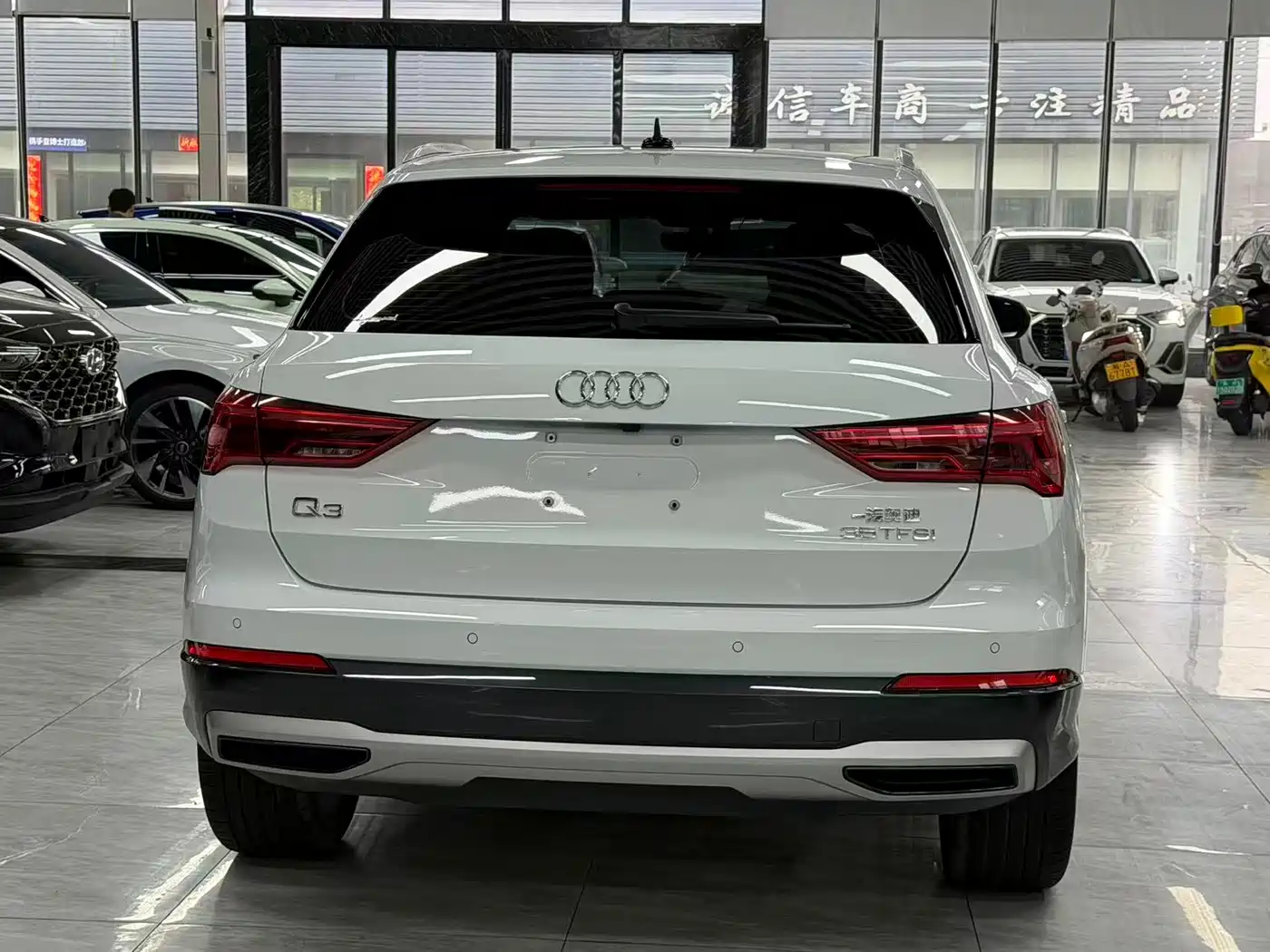 AUDI Q3