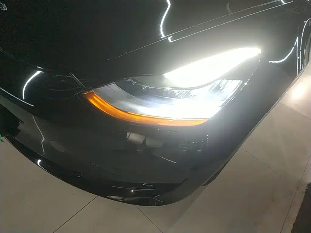 Фото 24 - Tesla Model 3