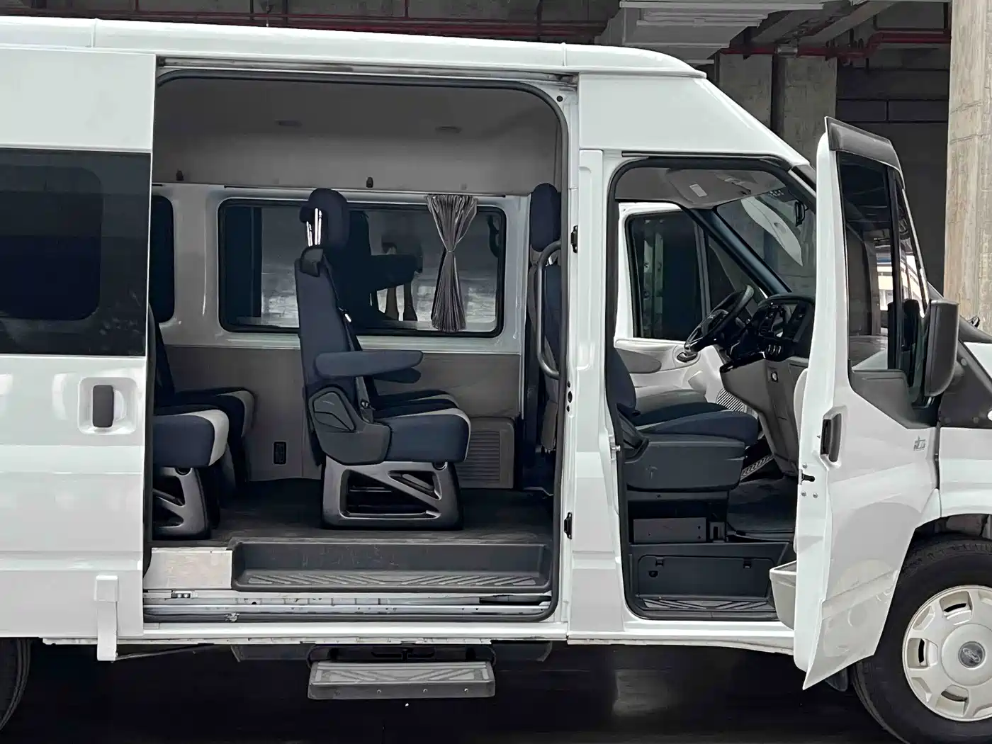 Jiangling JMC Fushun 2024 2025 2.0T Automatic Diesel Long Wheelbase High Roof Passenger Version Business Van 9-seater