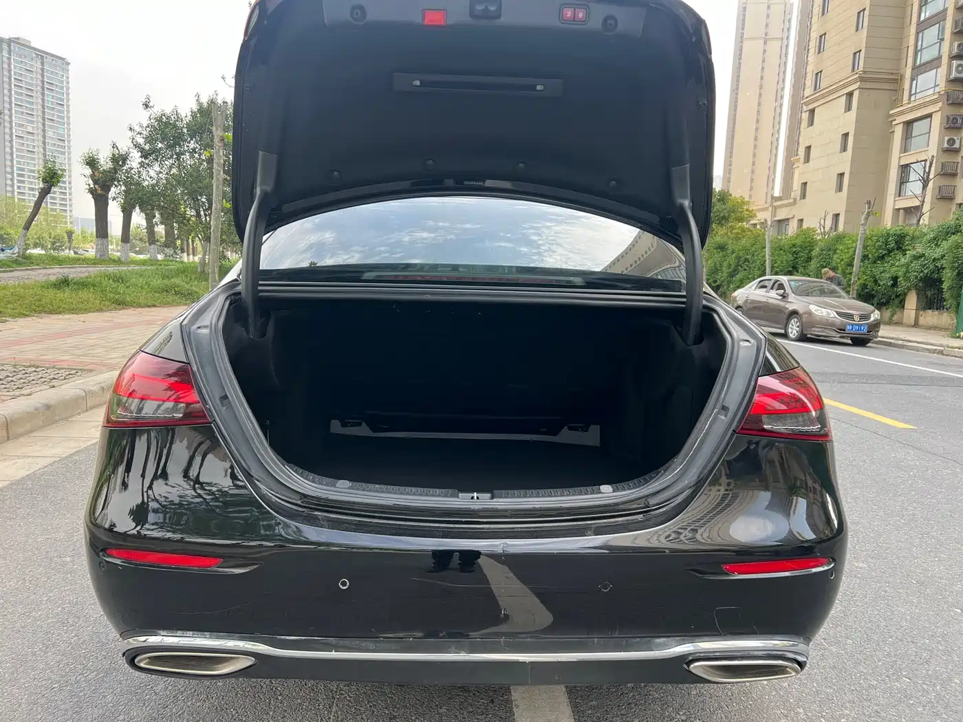 Mercedes-Benz E-Class 2021 E 300 L Luxury фото 26