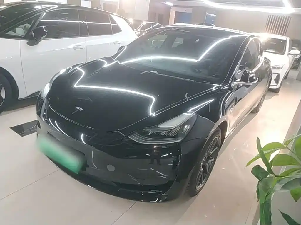 Фото 1 - Tesla Model 3