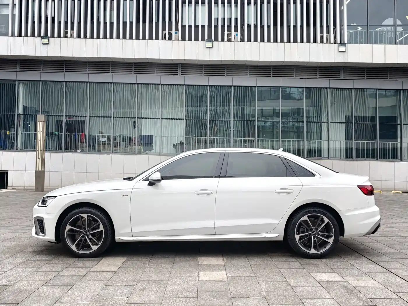 Audi A4L 2025 2025 2 Million Celebration Edition 40 TFSI Fashion Dynamic
