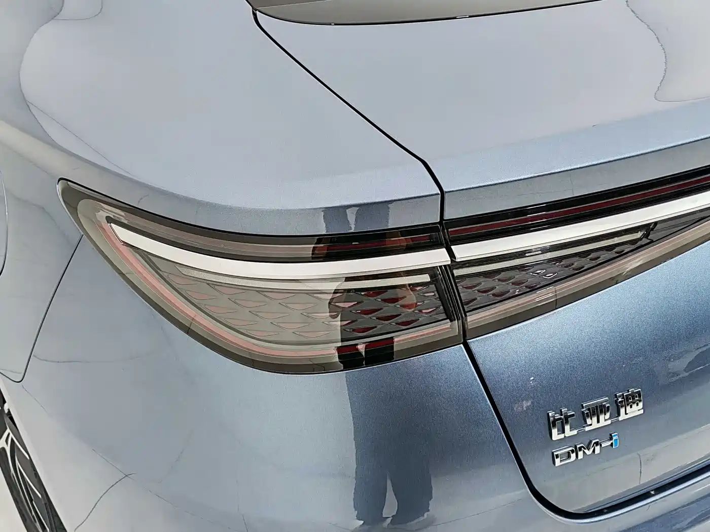 BYD Seal 2024 Glory Edition DM-i 1.5L 121km Luxury фото 19