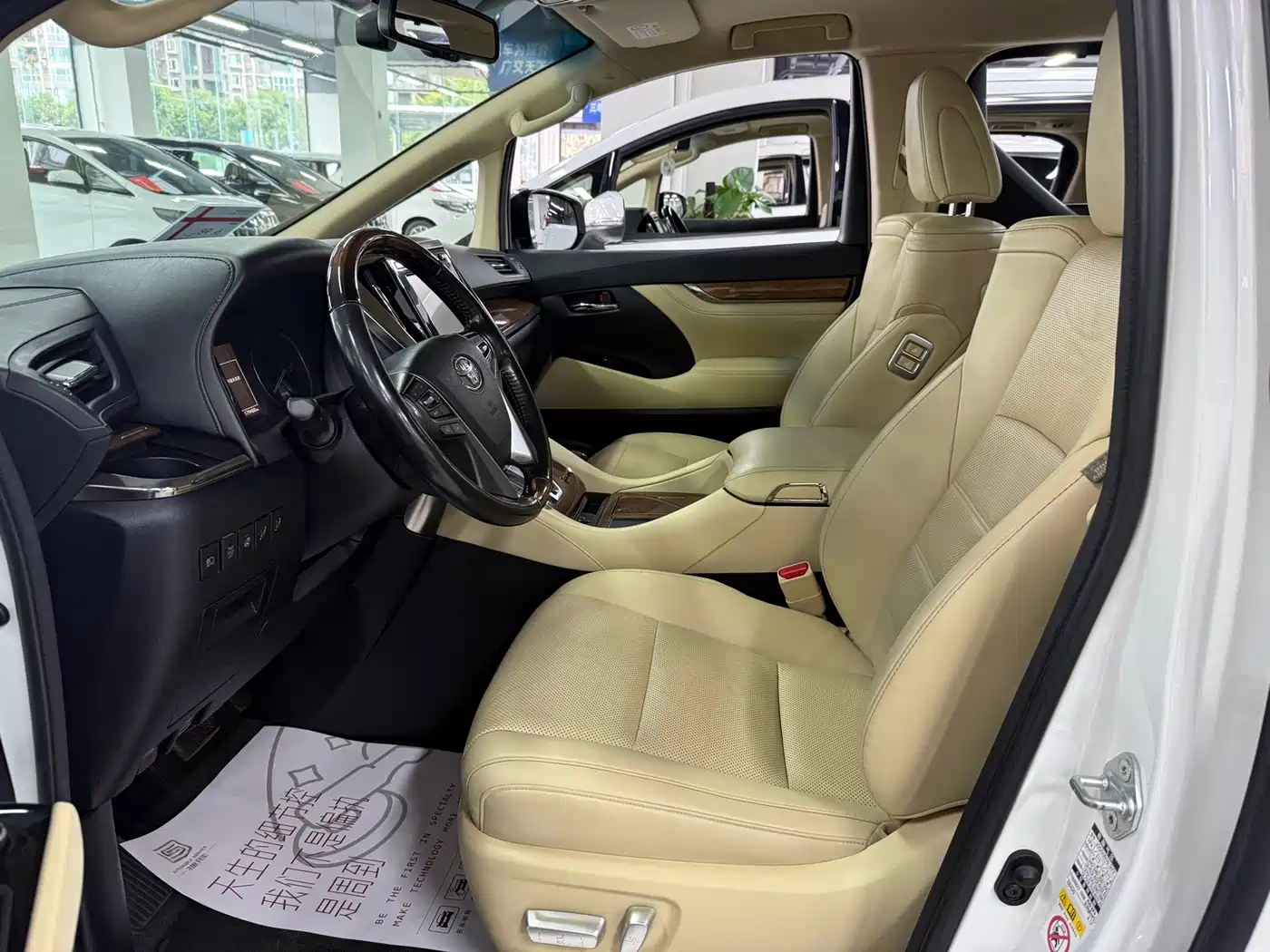 Toyota Alphard 2018 3.5L Premium фото 2