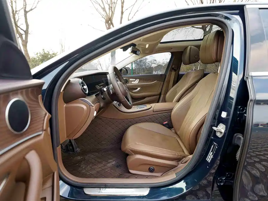 Mercedes-Benz E-Class 2023 E 300 L Fashion фото 9