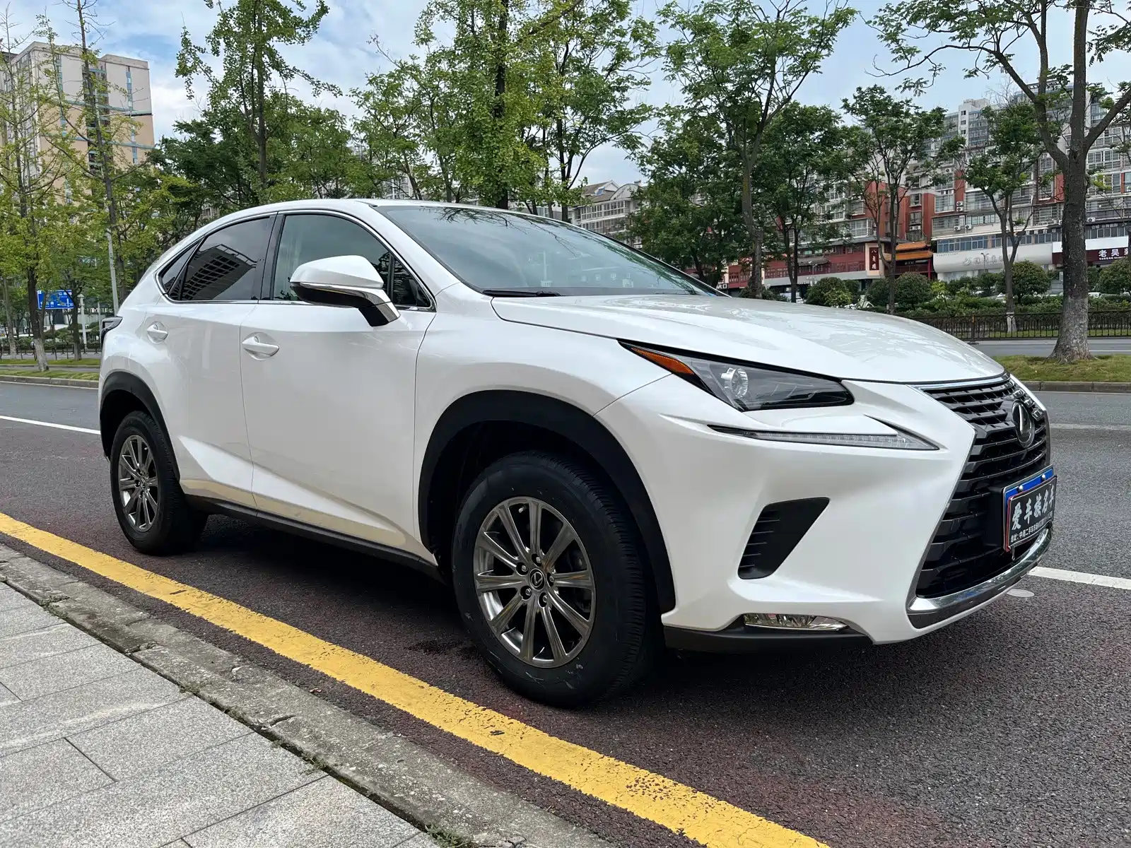 Фото 3 - Lexus NX