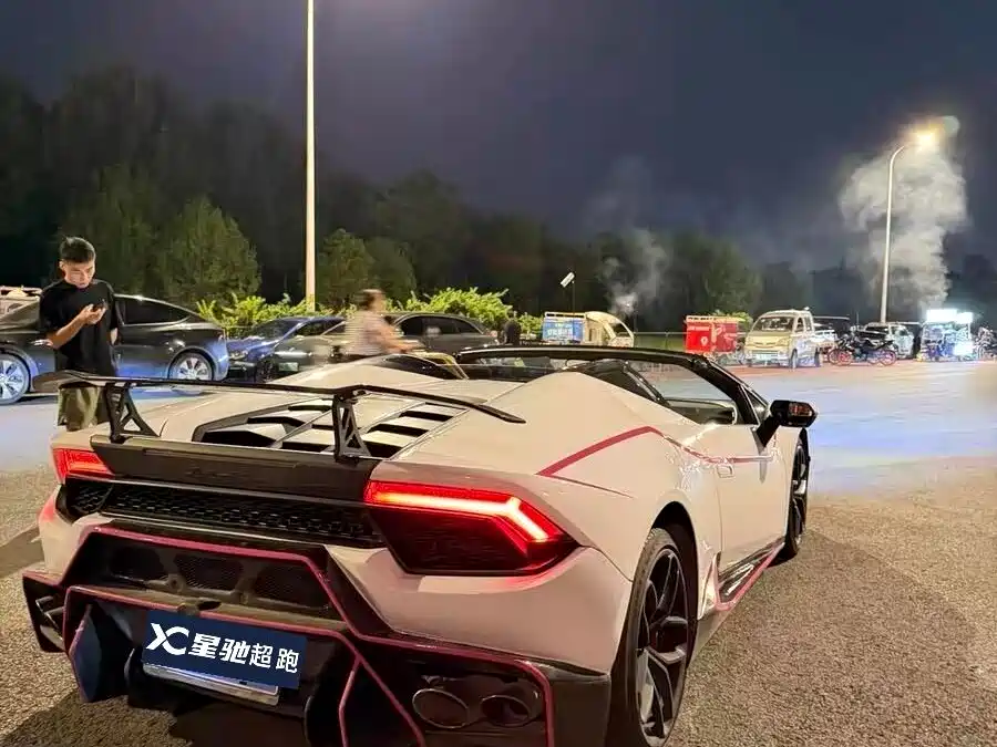 Фото 2 - Lamborghini Huracán