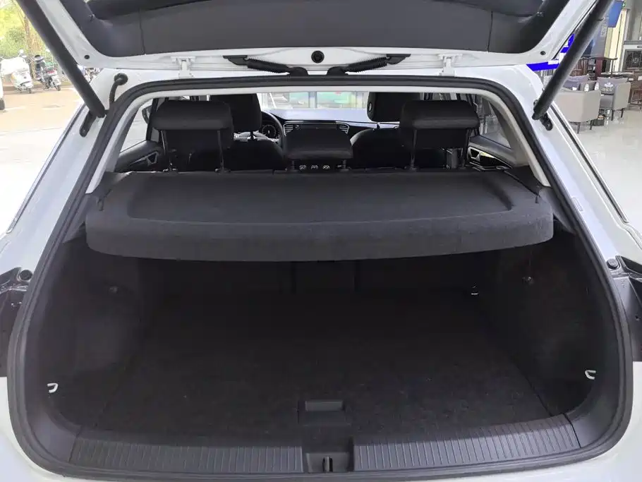 Photo 4 - Volkswagen T-ROC