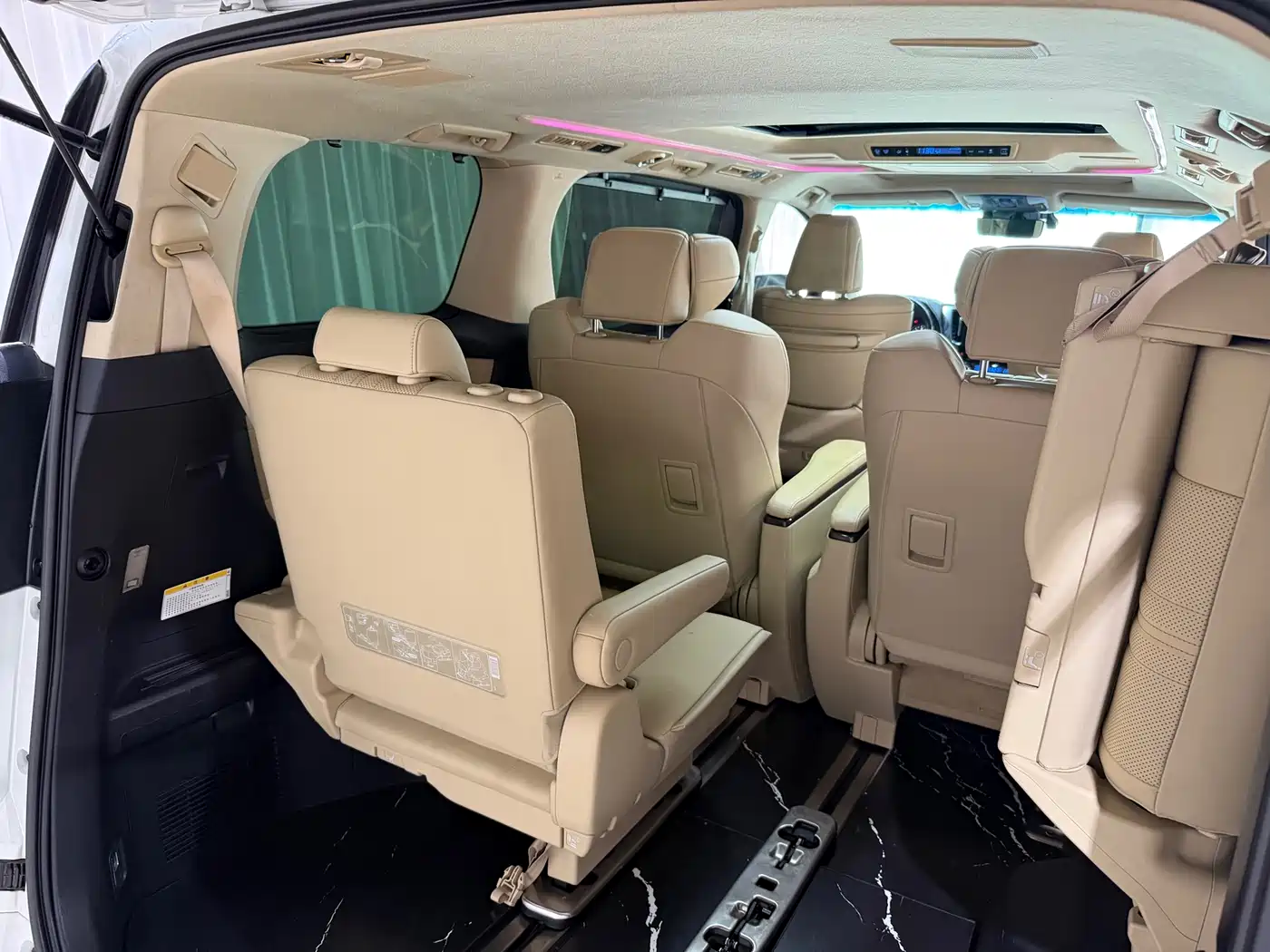 Toyota Vellfire 2019 Hybrid 2.5L HV Premium Edition фото 18