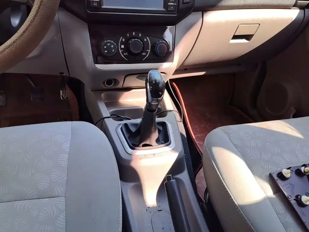 BAIC Weiwang M20 2015 2014 1.5L Utility BJ415A
