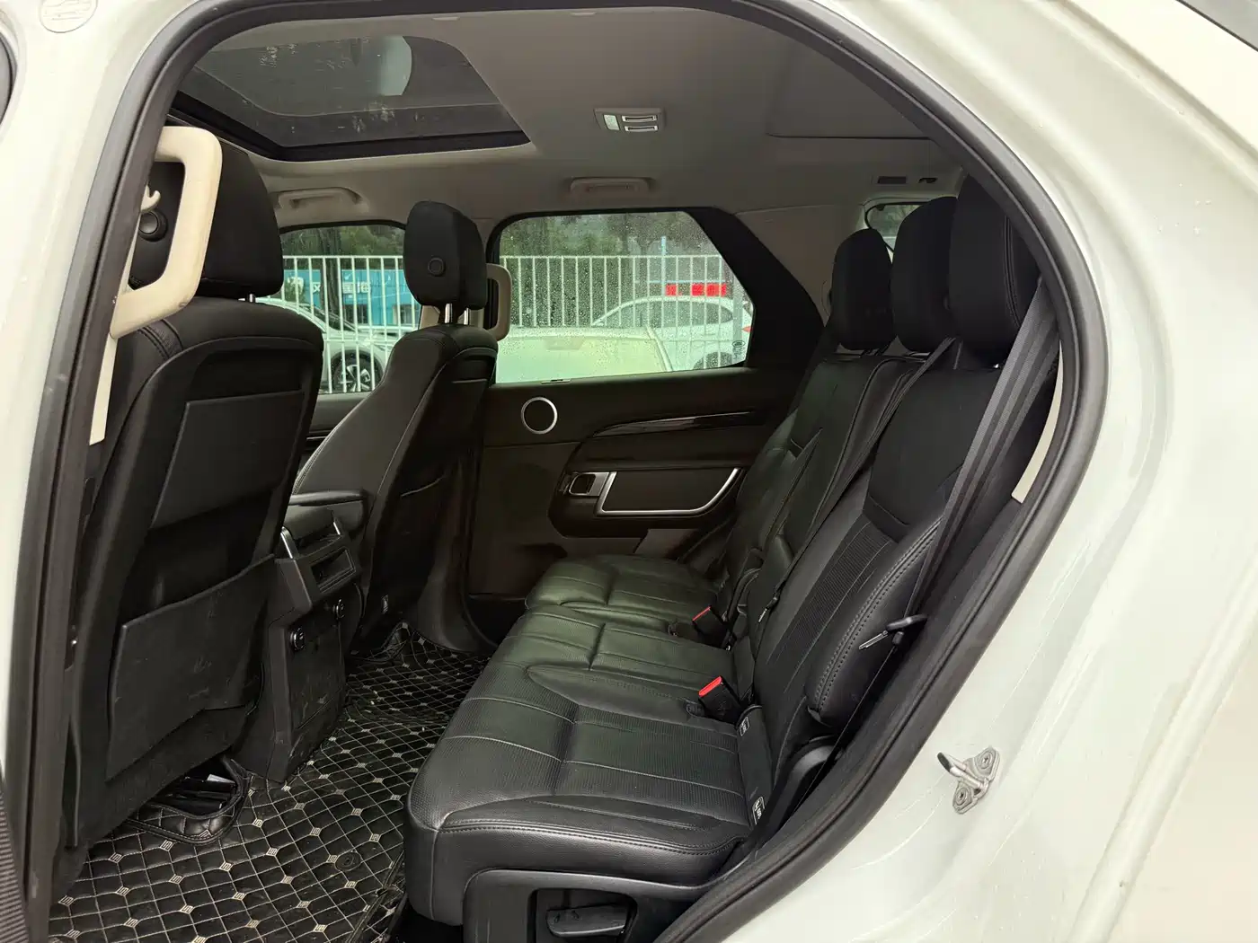 Land Rover Discovery 2017 3.0 SC V6 S фото 6
