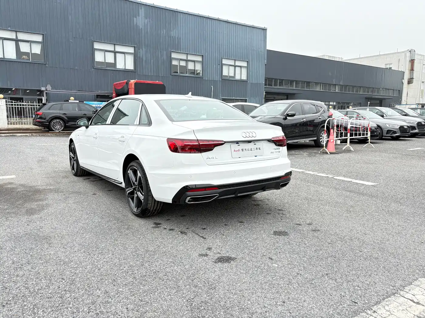 Audi A4L 2025 2 Million Celebration Edition 40 TFSI Luxury Dynamic фото 7