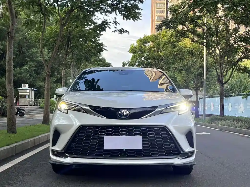Фото 7 - Toyota Granvia