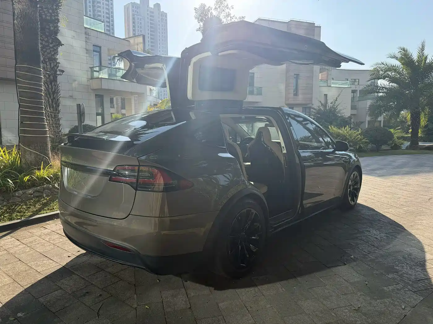 TESLA MODEL X