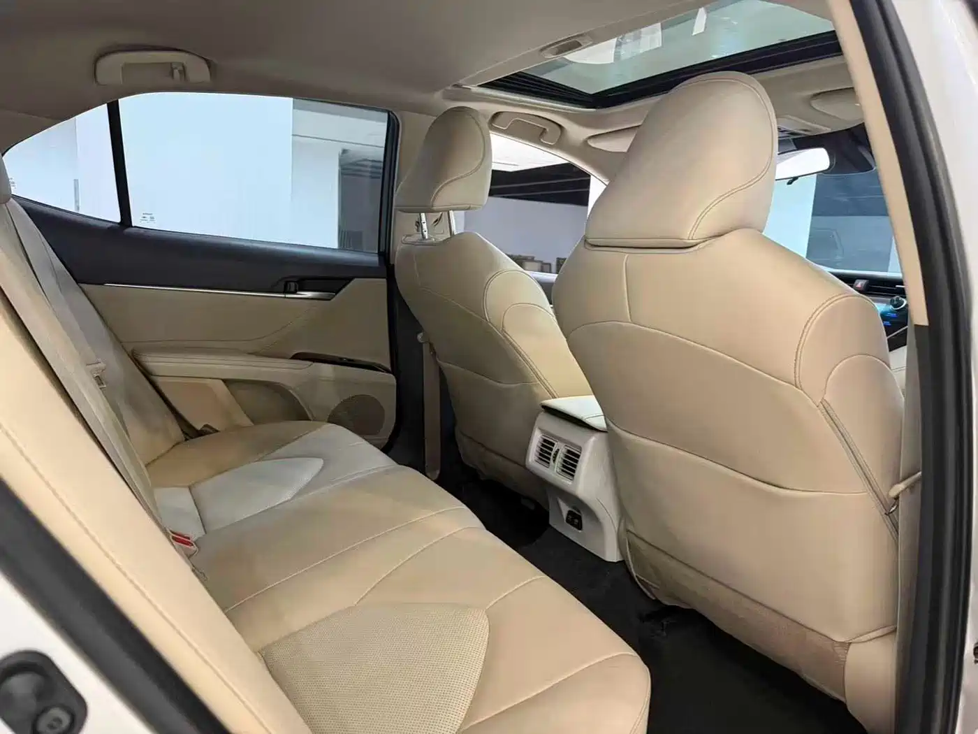 Фото 7 - Toyota Camry
