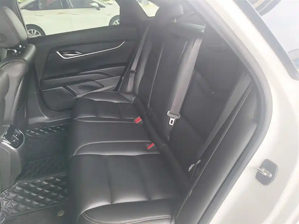 CADILLAC XTS