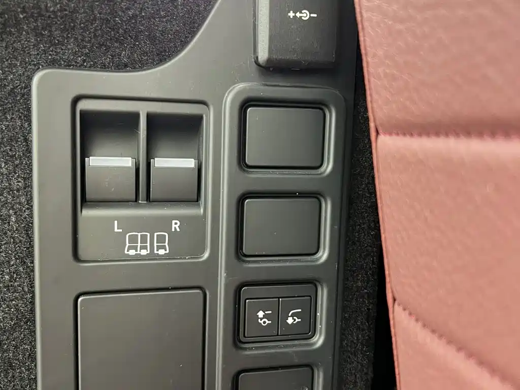 Land Rover Discovery 2024 2024 Model 360PS S