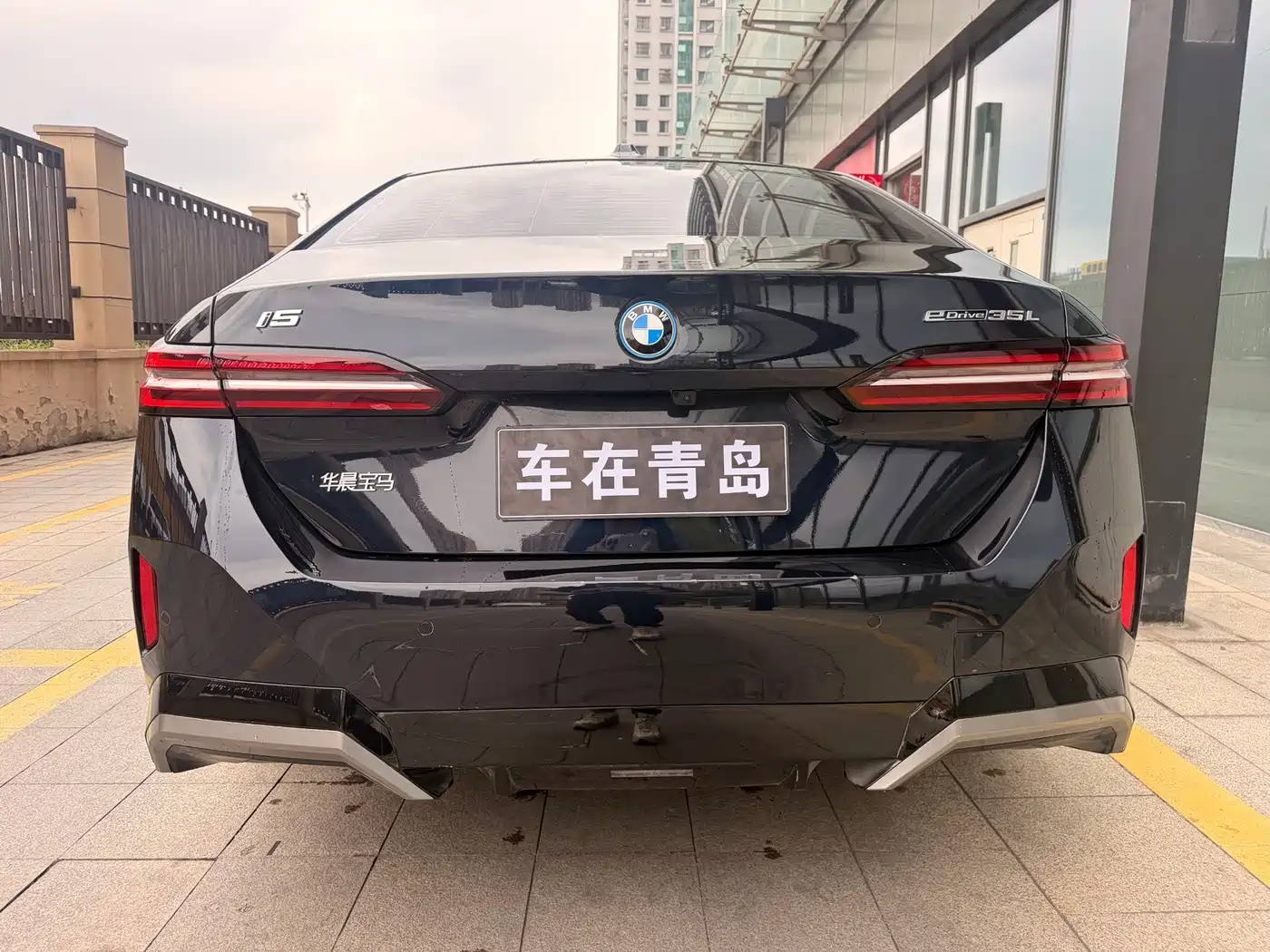 Photo 11 - BMW i5