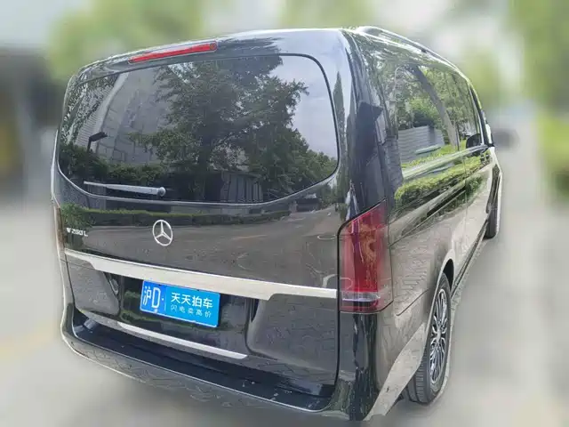 Mercedes-Benz V-Class 2017 Model V 260 L Premium Extended Edition — фото 2