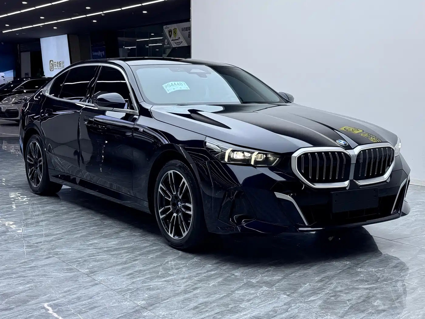 BMW 5 Series 2024 530Li Leading M Sport Package фото 2