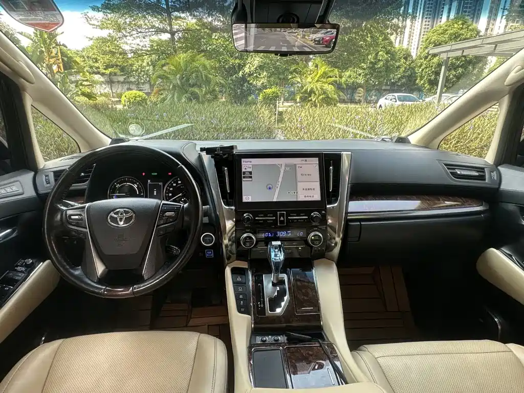 Photo 9 - Toyota Alphard