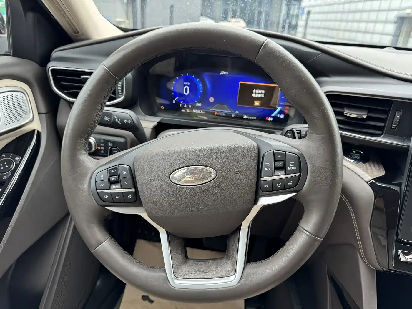 Фото 12 - Ford Explorer