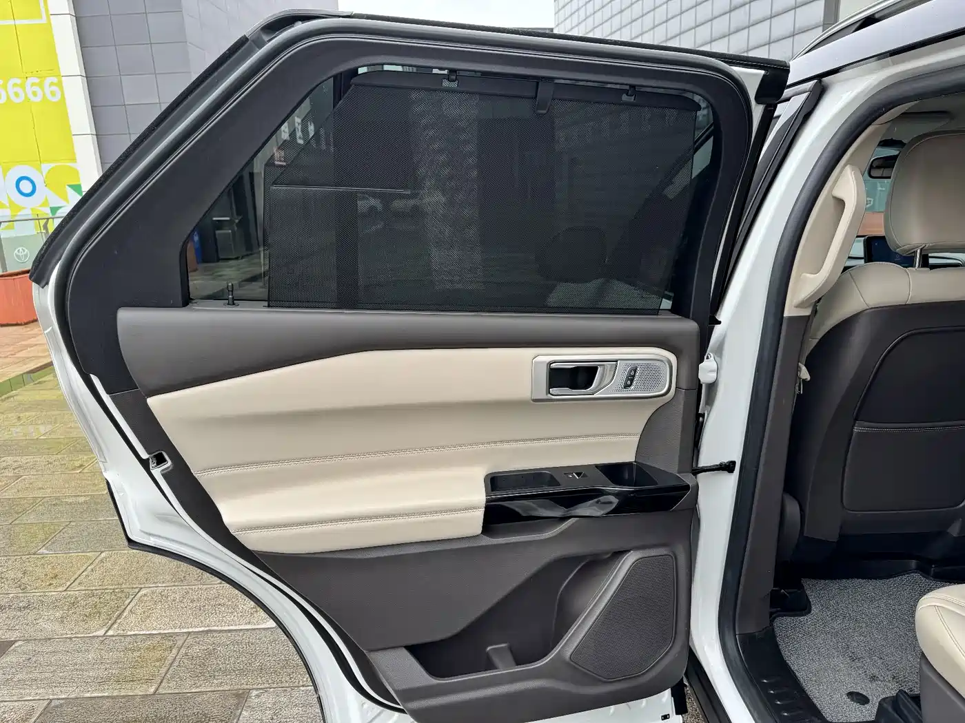 Фото 39 - Ford Explorer