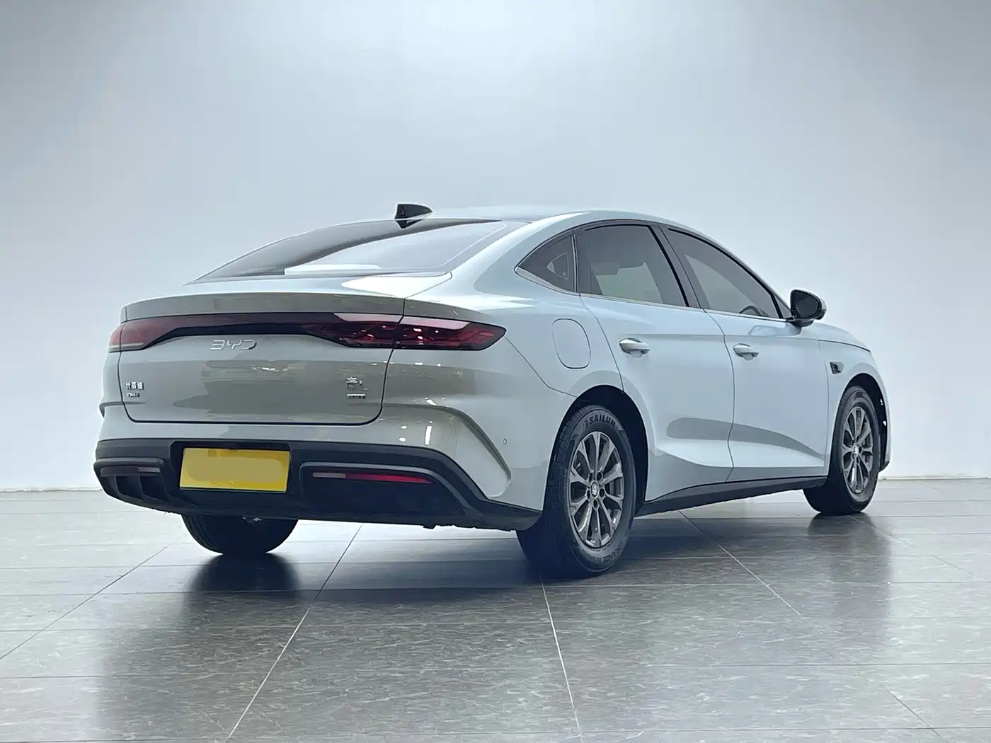 BYD Qin L 2025 DM-i Smart Drive Edition 80KM Leading фото 3