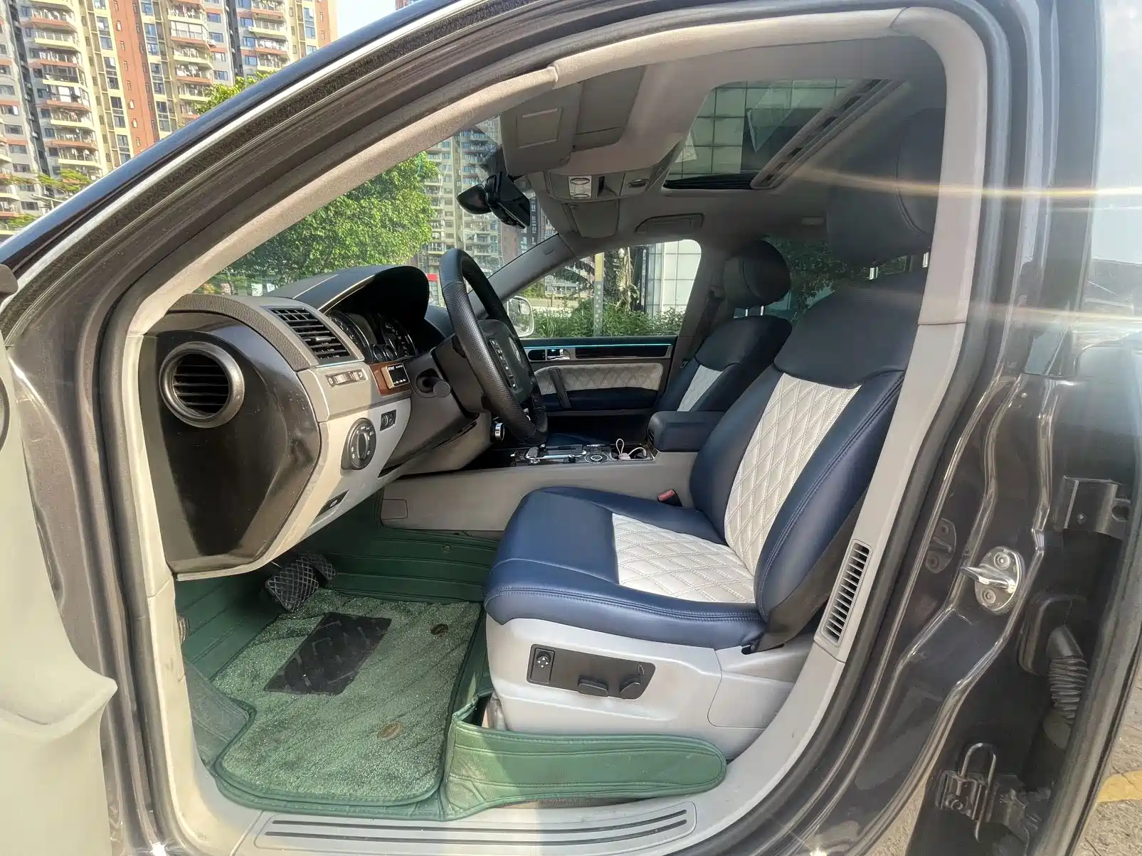 Фото 12 - Volkswagen Touareg