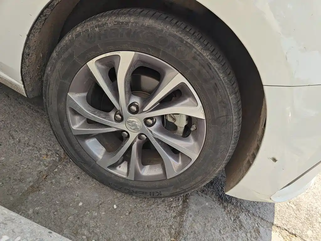 Photo 24 - Buick Verano