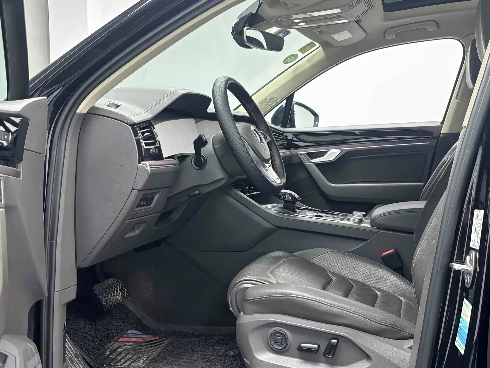 Фото 4 - Volkswagen Touareg