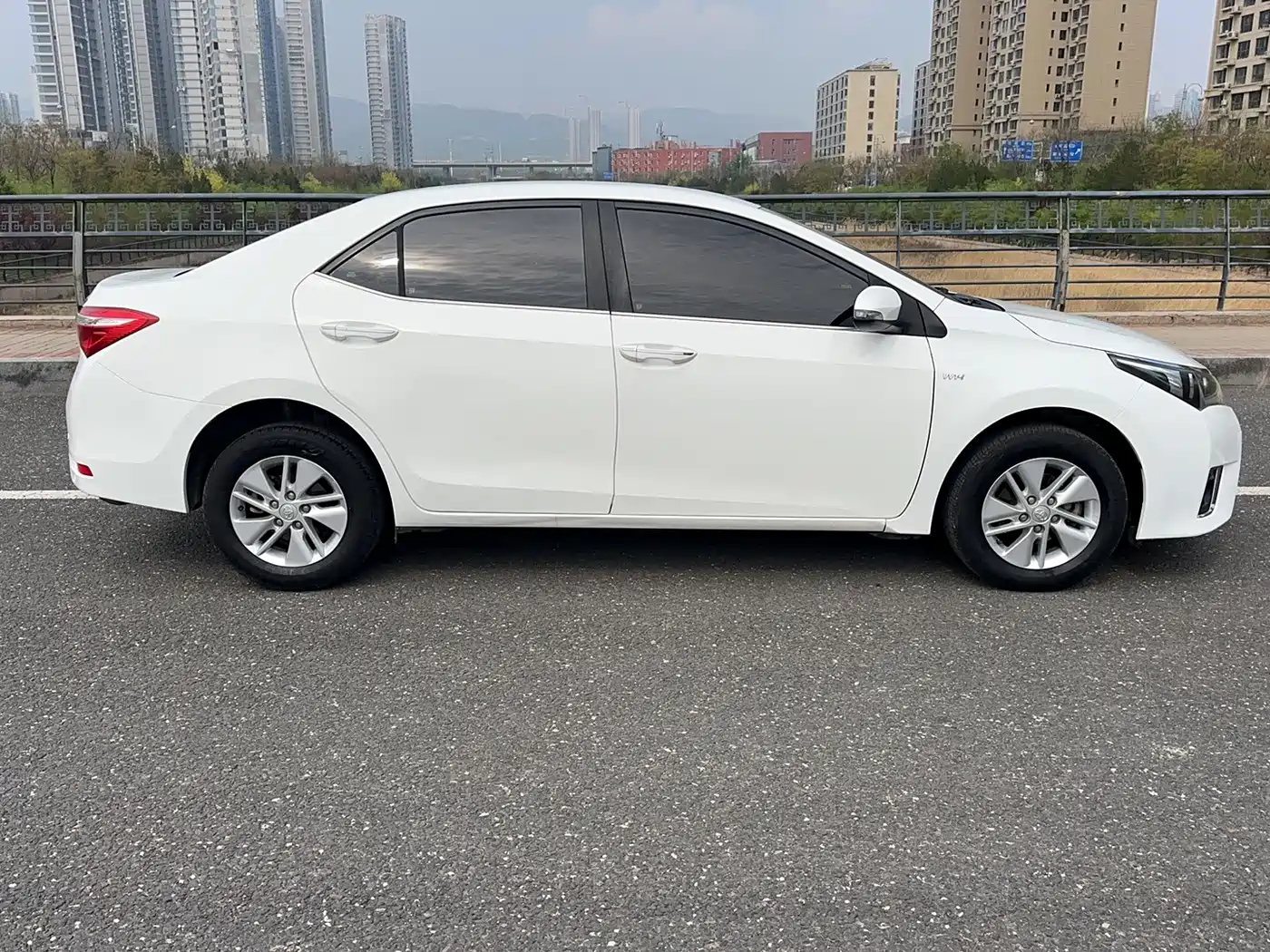 Toyota Corolla 2014 1.6L CVT GL фото 6