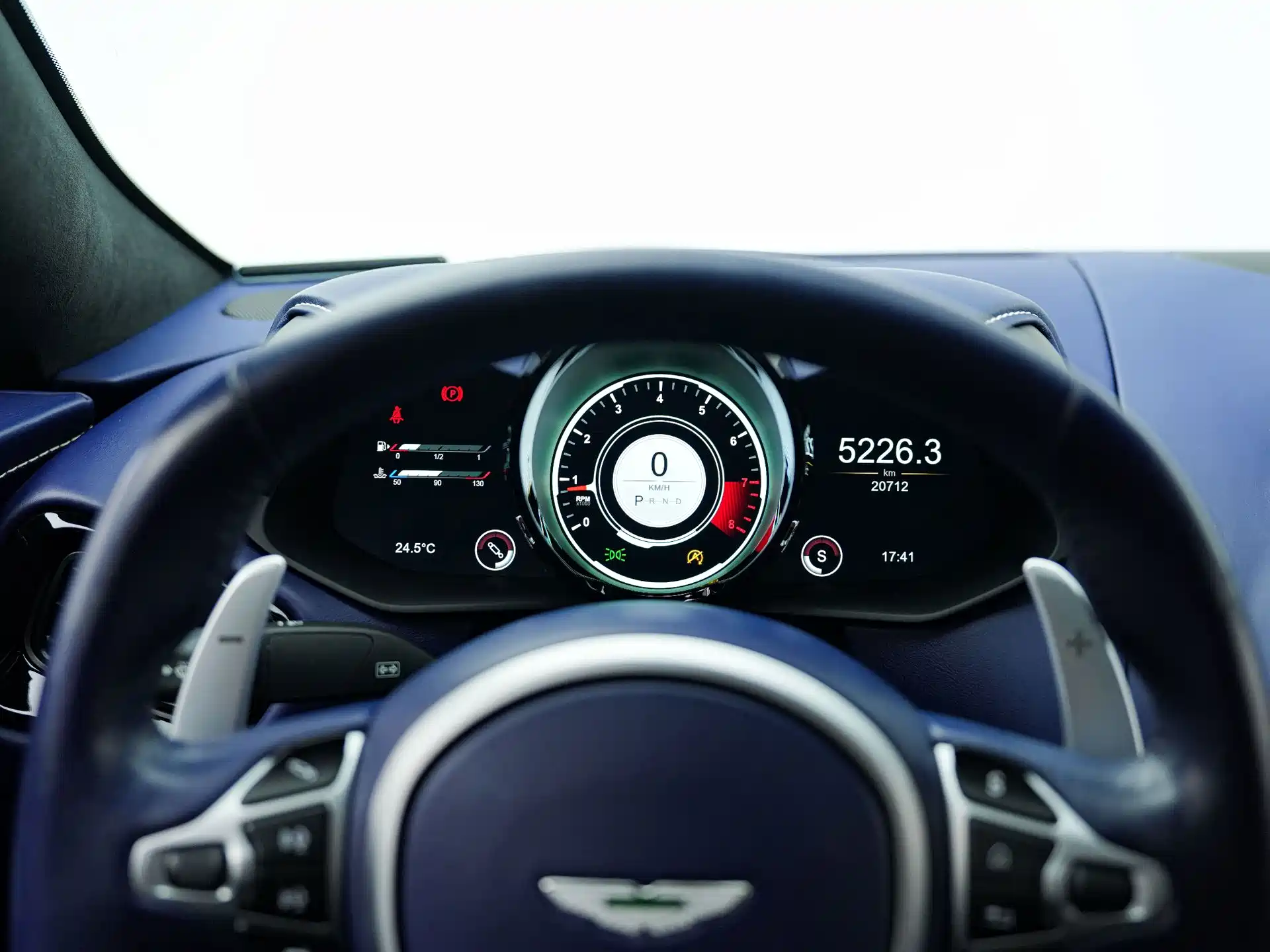 Фото 18 - Aston Martin Vantage