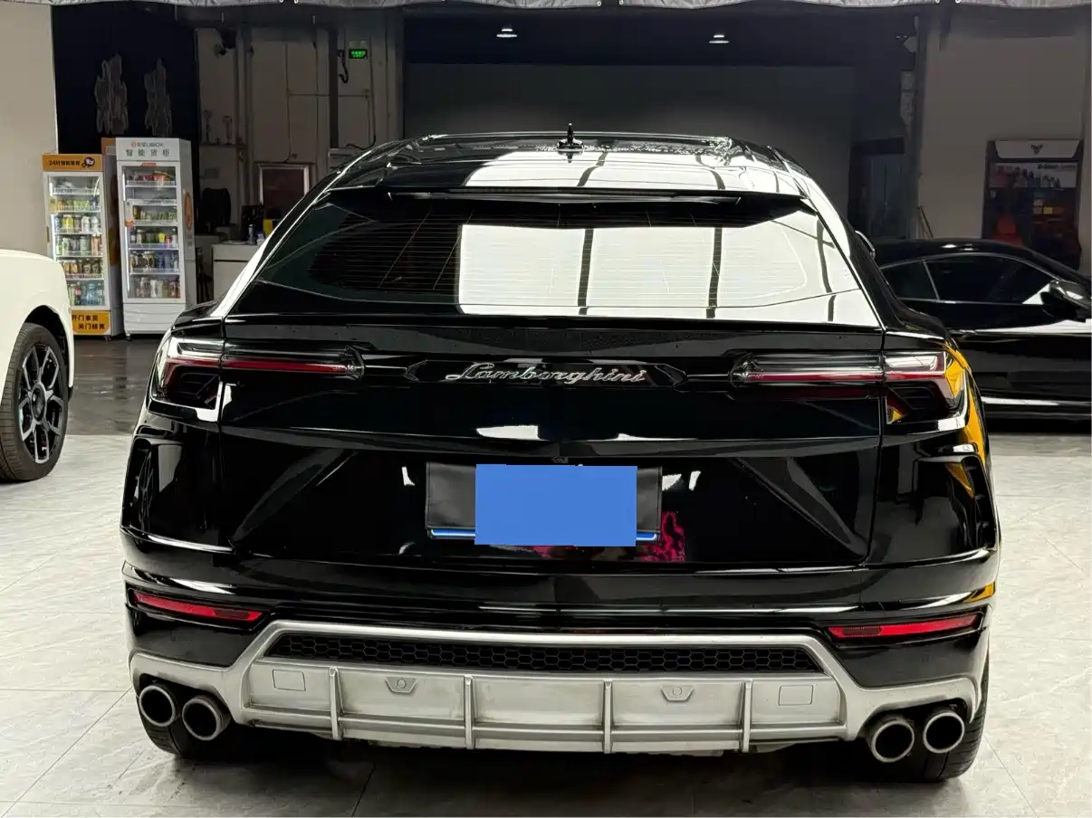Фото 4 - Lamborghini Urus