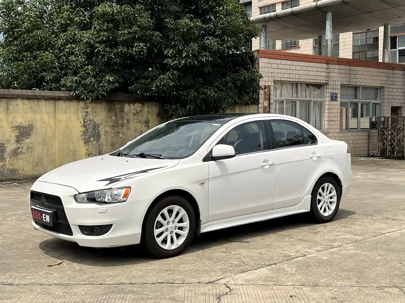 Mitsubishi Lancer EX 2012 Classic 2.0L CVT Black & White Edition фото 3
