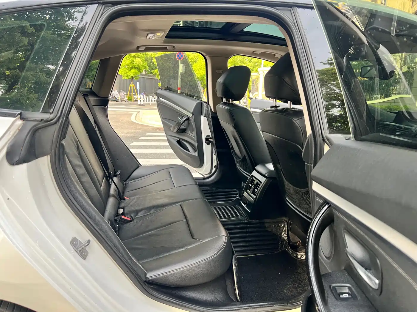 BMW 3 Series GT 2014 320i Design Package фото 14