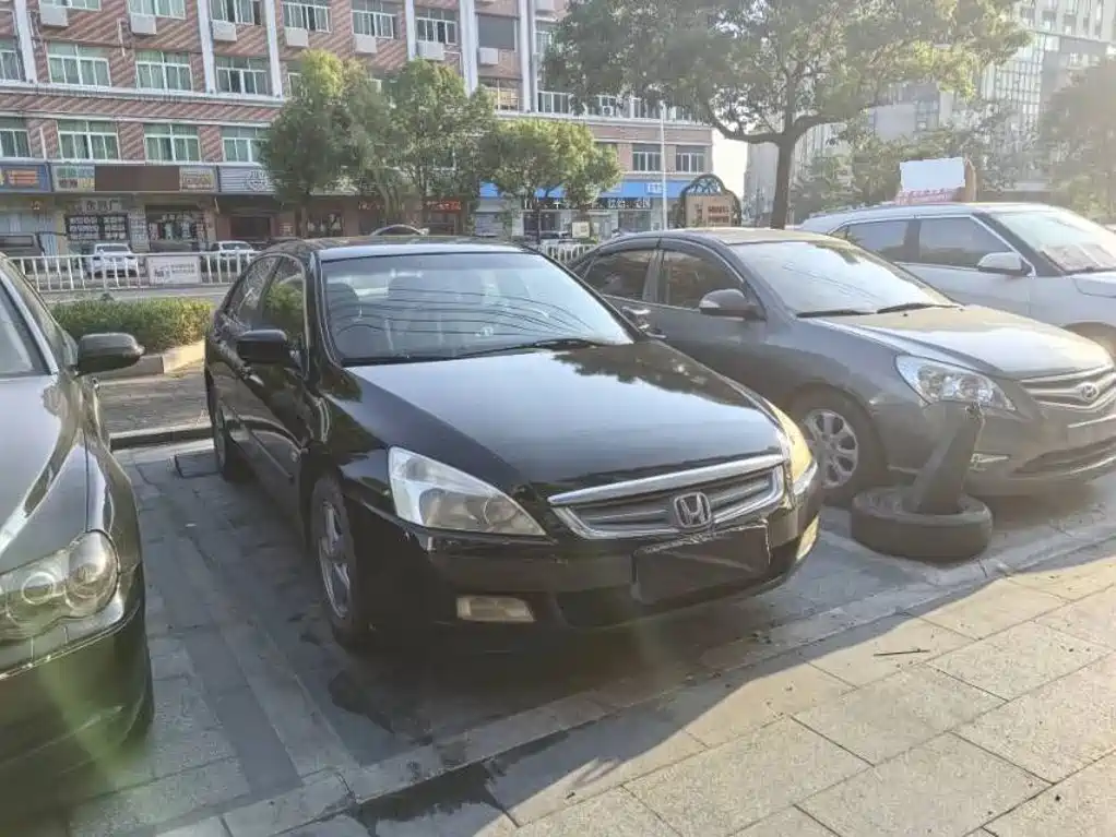 Фото 3 - Honda Accord