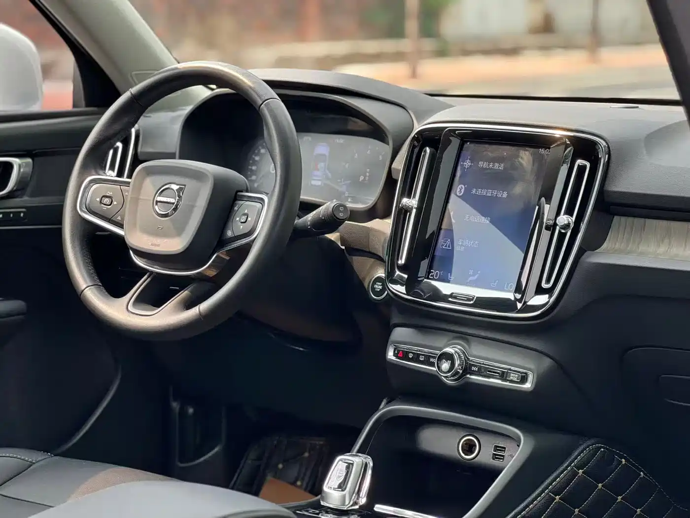 Фото 8 - Volvo XC40