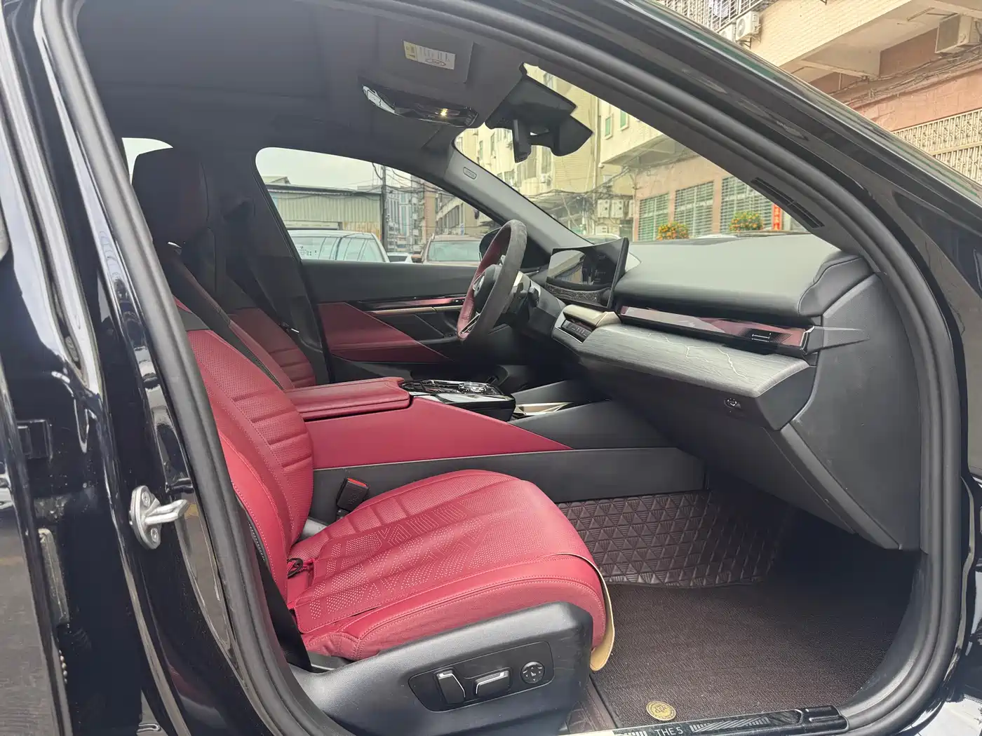 BMW 5 Series 2025 530Li Premium M Sport Package фото 8