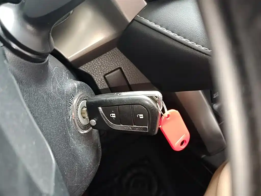 Toyota RAV4 Rongfang 2015 2.0L CVT 2WD Trend Edition фото 9