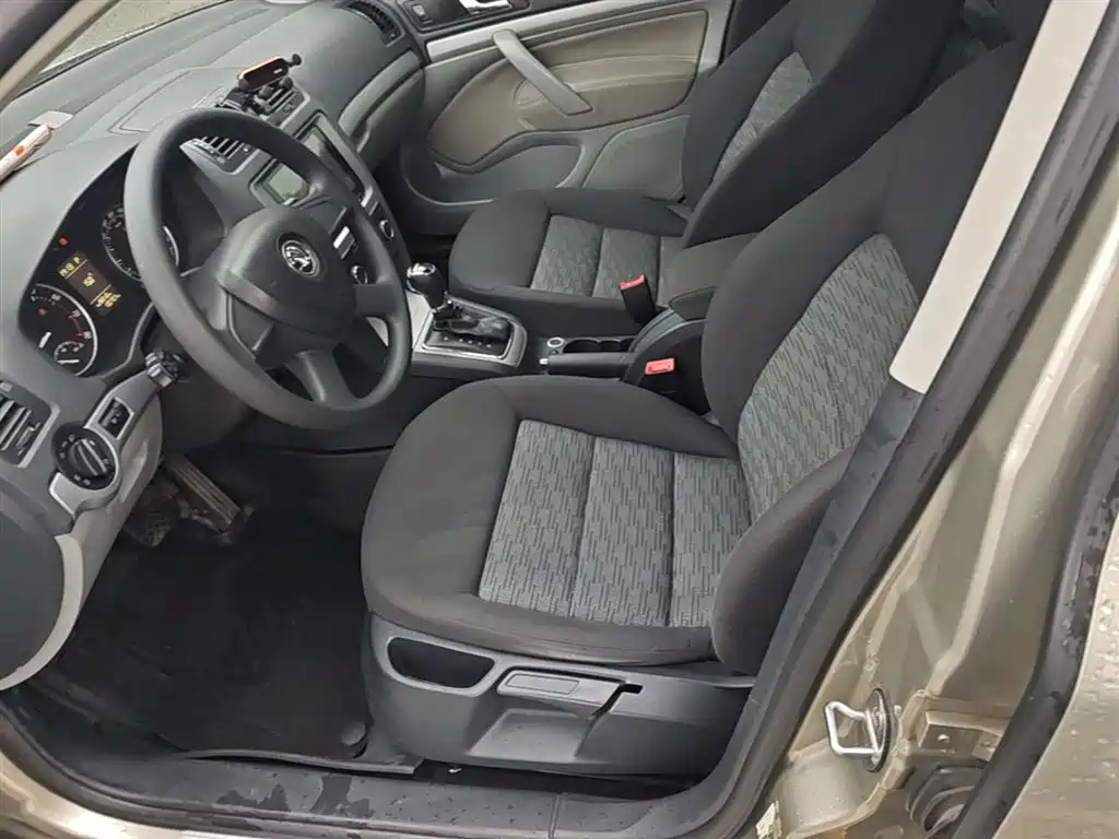 Škoda Octavia 2014 2.0L Auto Yijie Edition фото 15