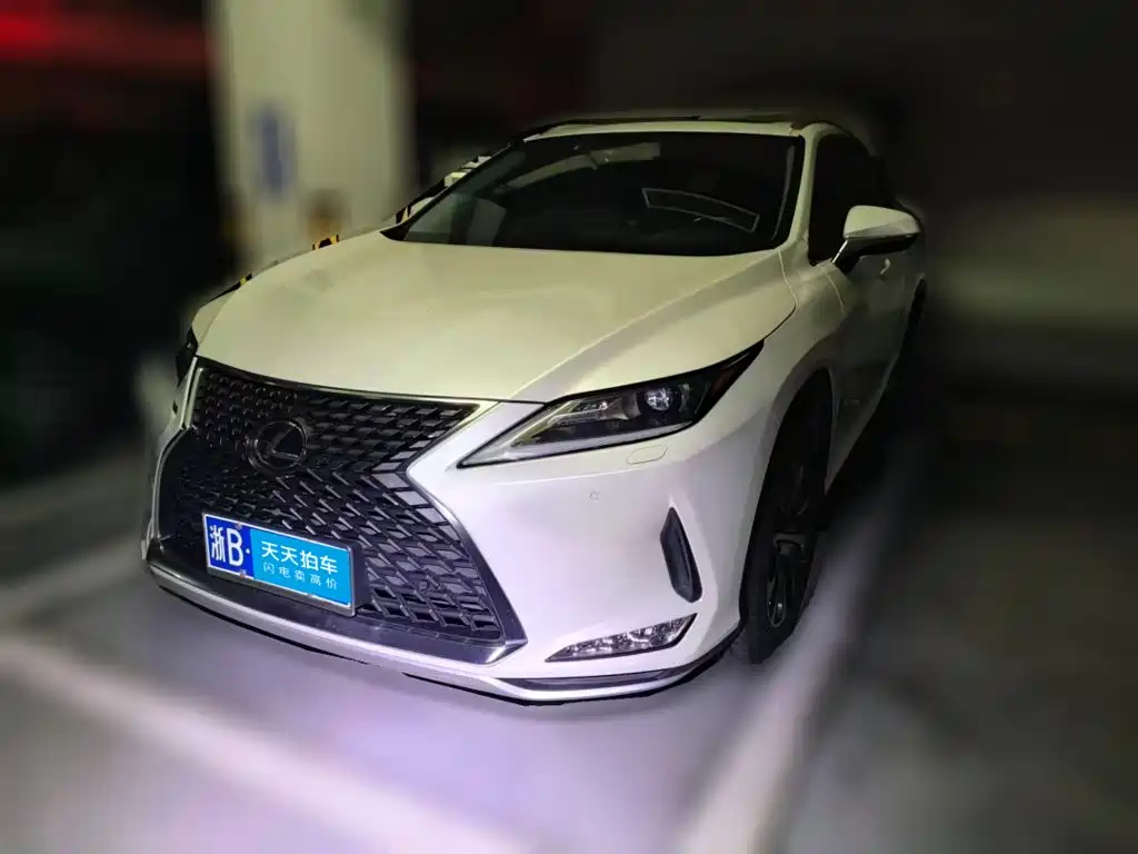 Фото 1 - Lexus RX